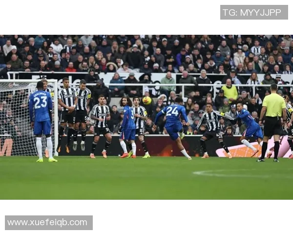 足坛吊球大师盘点：那些在比赛中精准吊射令人惊叹的球员