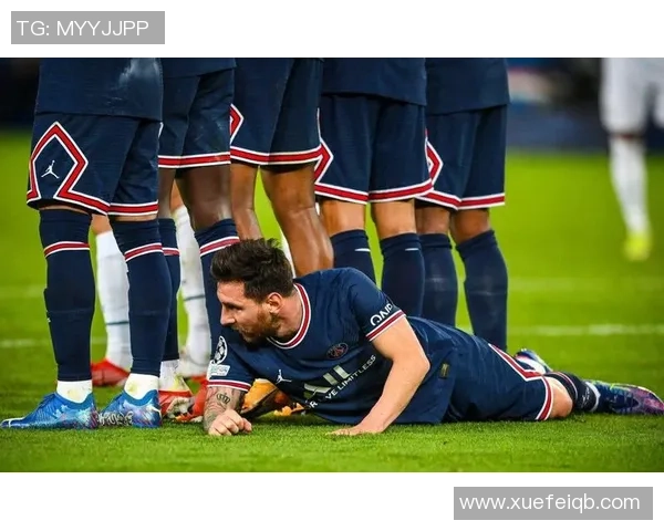 足球巨星九宫格头部动作精彩呈现 揭秘场上霸气瞬间与技巧背后