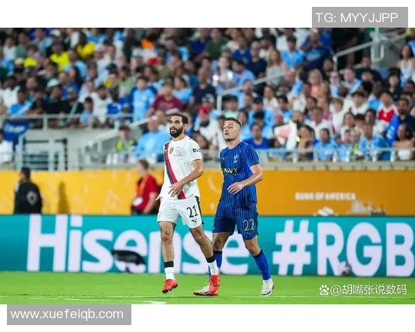 足球球星照片艺术化调色呈现光影与激情魅力瞬间